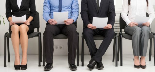 Какие факторы, помимо денег, влияют на поиск работы