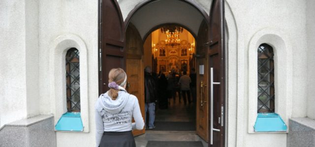 В каком виде и как правильно заходить в православный храм