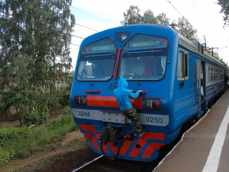 Машинист пригородного электропоезда. Ивантеевка станция электричка. Эм4 Фрязино пассажирская. Зацеперство на железной дороге.