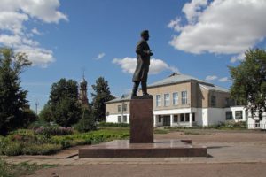 памятник Кирову в Уржуме