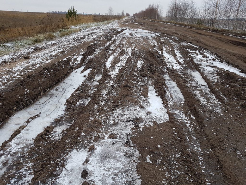 дорога без асфальта осенью