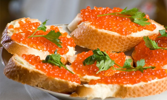 бутерброд с красной икрой