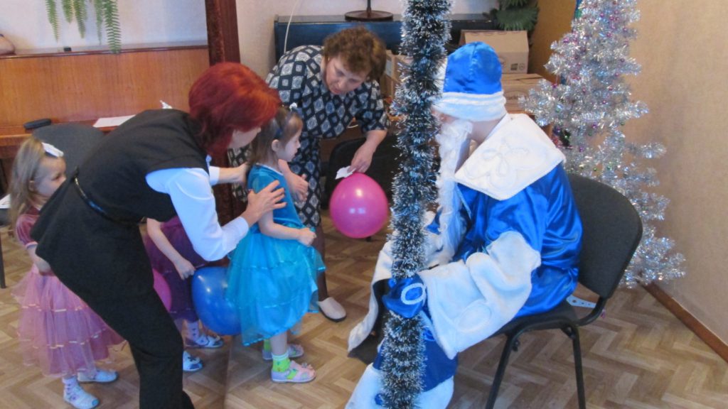 дед мороз поздравляет