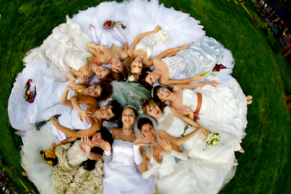 невесты в кругу