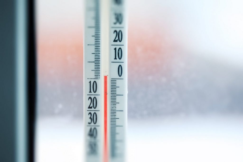 градусник температура за окном