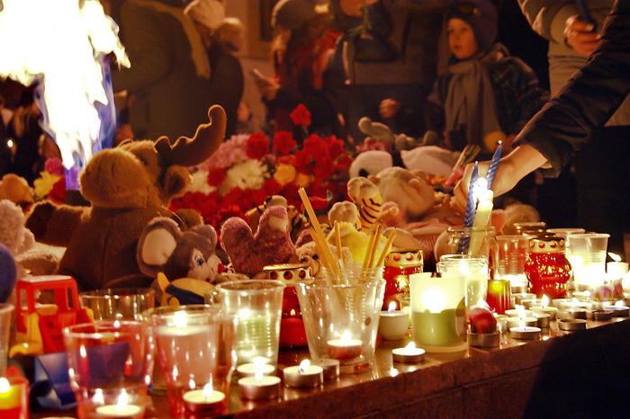 в память о погибших в Кемерово