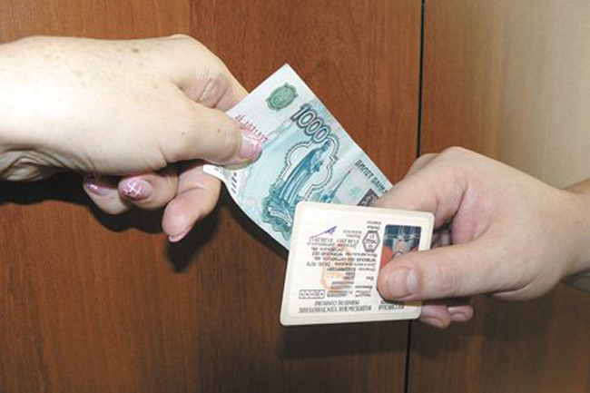 продавал права