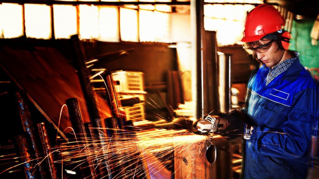 на предприятии