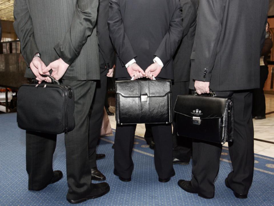 Выгодно ли в Кировской области становиться чиновником