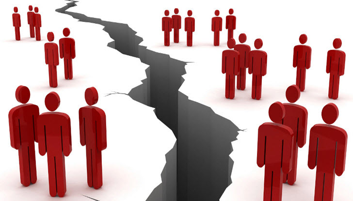 Россияне почти поровну разделились в оценке пути, по которому идет страна