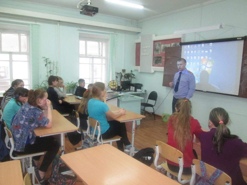 Сотрудники Уржумского МСО посетили учебные заведения города с лекциями
