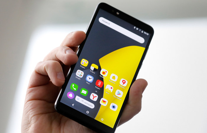 Яндекс представил собственный смартфон Яндекс.Телефон