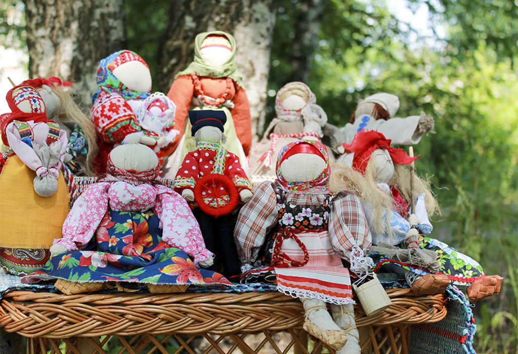 Почему на Руси не рисовали куклам лица
