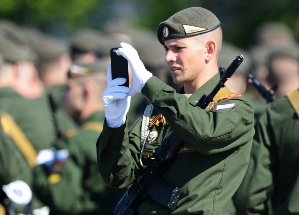 Военнослужащим ограничат доступ к интернету