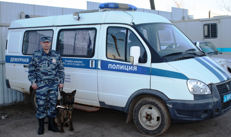 Полицейский из Уржума со своей служебной собакой