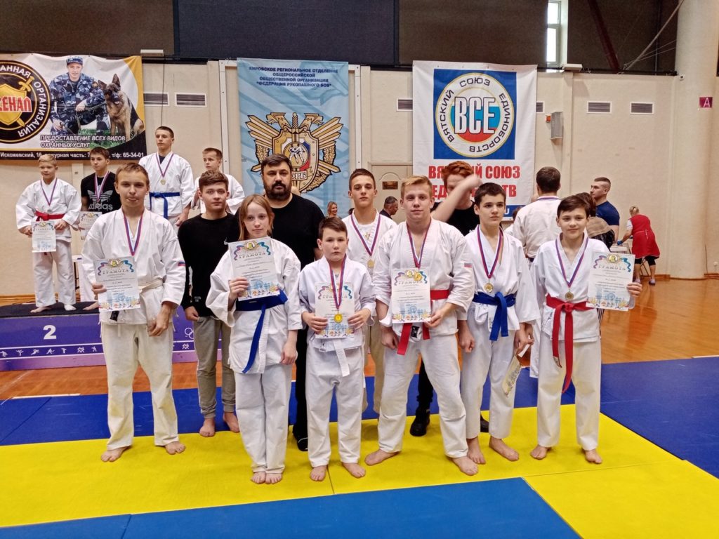 на открытом первенстве Кирова по рукопашному бою