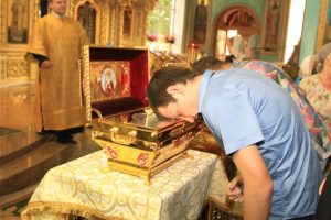 Зачем верующие молятся мощам, если душа покидает тело после смерти