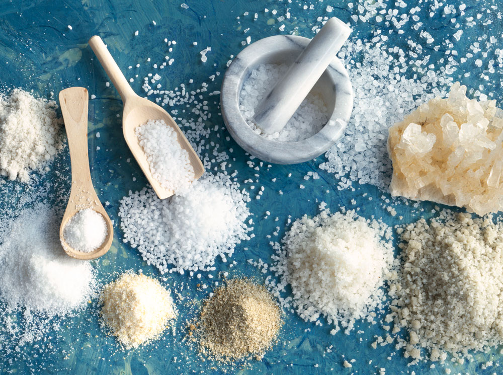 Почему рекомендуют отказаться от соли в пользу её заменителей