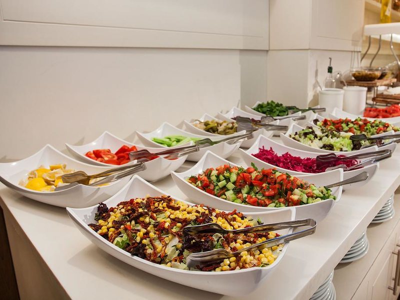 Шведский стол, буфет — способ подачи пищи, при котором множество блюд выставляются рядом, и еда разбирается по тарелкам самими гостями