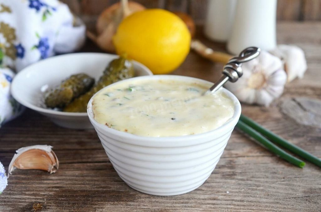 Идеальный соус к картофелю: Как приготовить тартар с солеными огурцами
