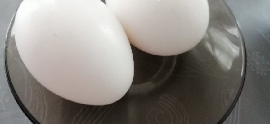 Как сварить яйца без единой трещинки
