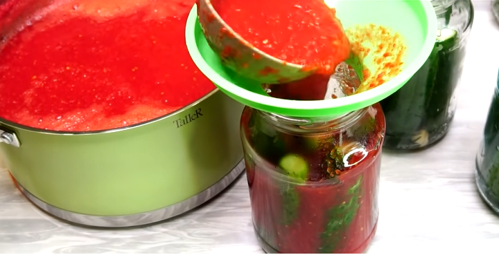 Закрываем огурчики "Хрум-Хрум" в томатной заливке: Рецепт